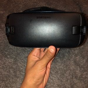 Samsung Gear Vr Head Set (For Samsung and iPhone)